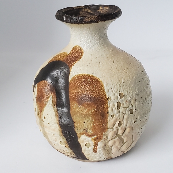 Signed Studio Pottery Vase Great Texture - Picture 6 of 10